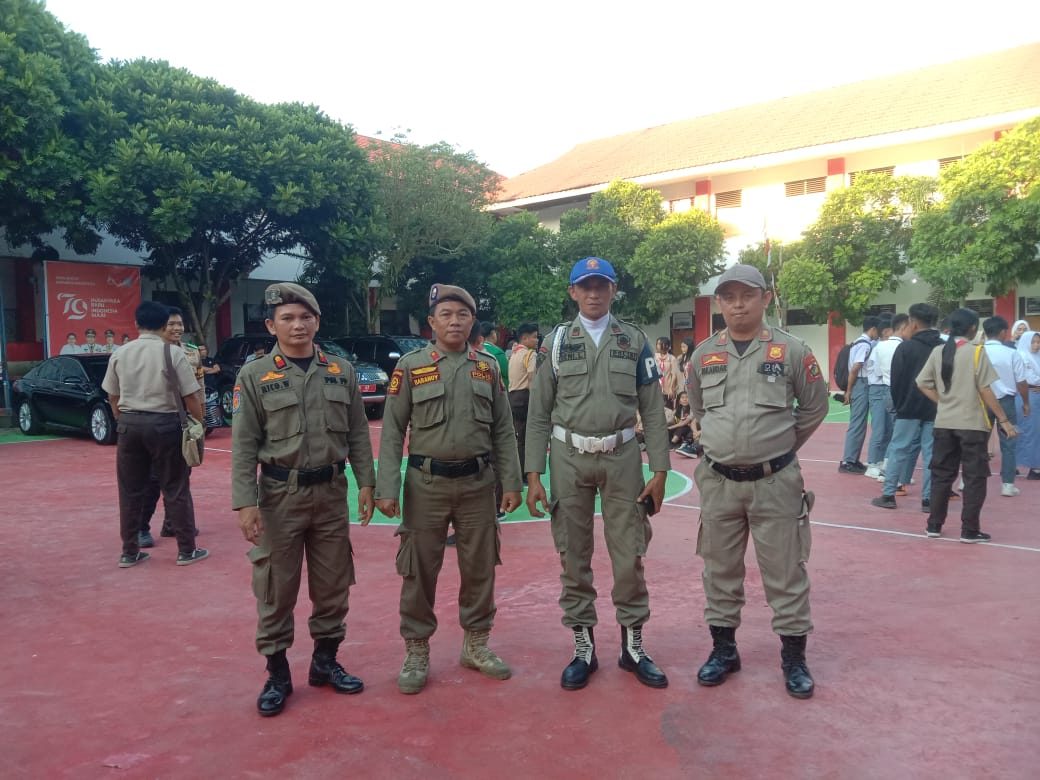 SATPOL-PP KOTA KOTAMOBAGU OPS. TIBUM.1 GIAT PENGAMANAN SORE DI SMA NEGERI 1 KOTAMOBAGU.