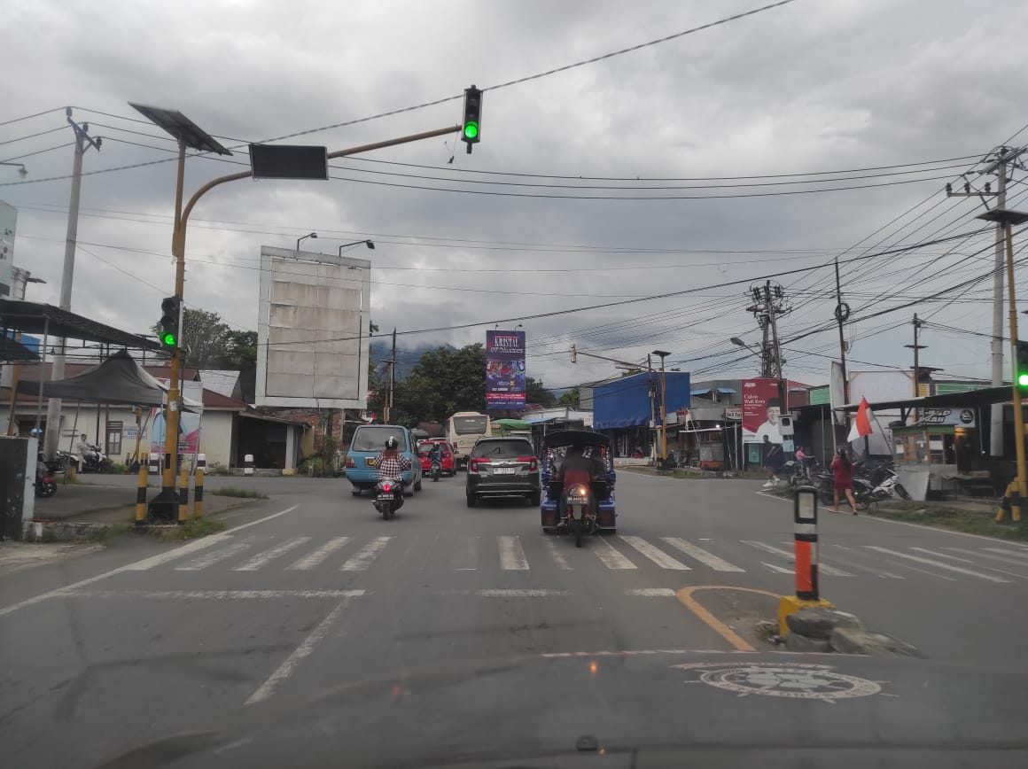 Patroli Pengawasan Badut Yang Sering Beroperasi di Persimpangan Jalan Lampu Merah 