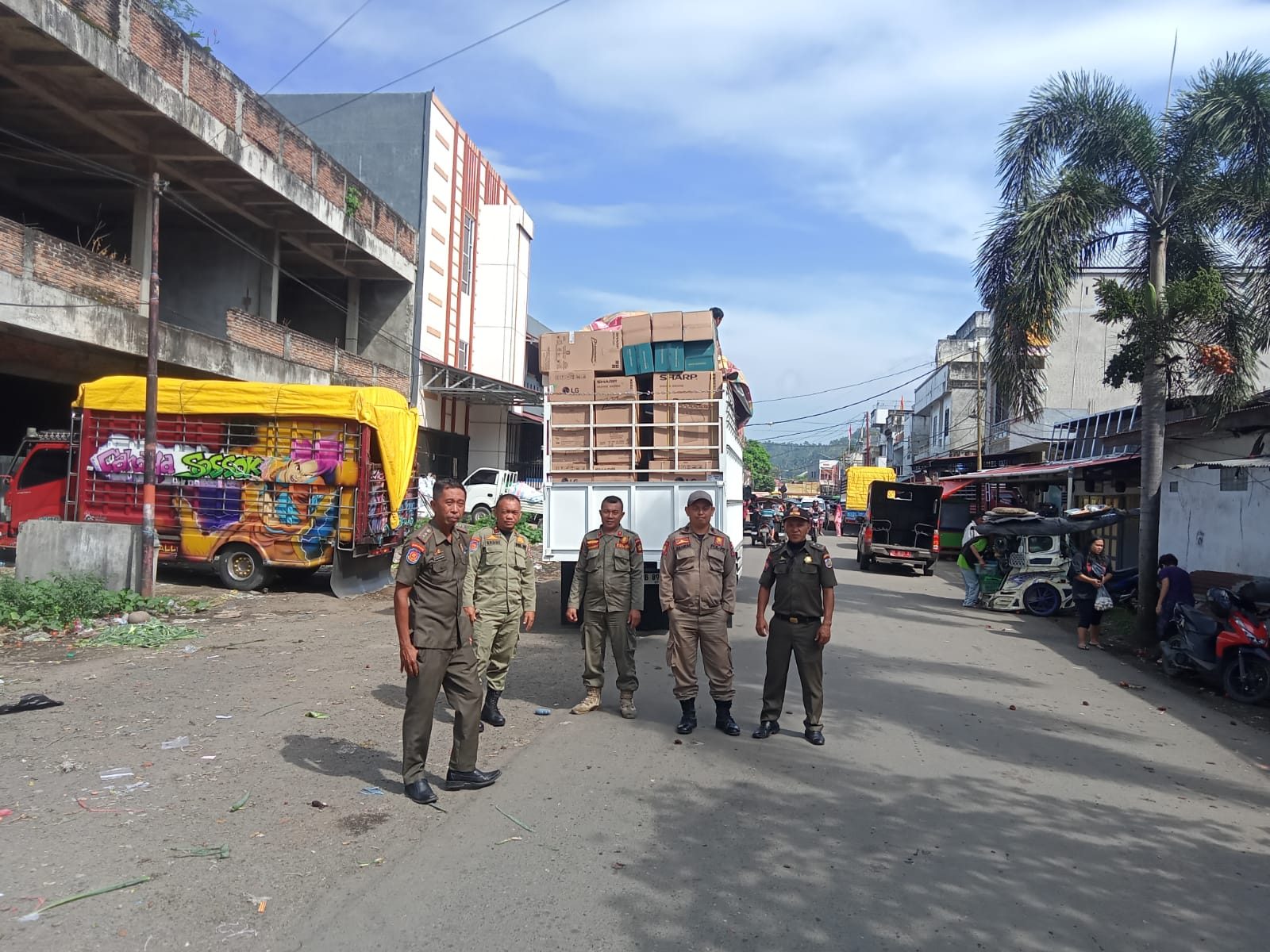 Ops Tibum 1 dan perwira jaga patroli pertigaan bumbungon di pusat kotamobagu, aman.