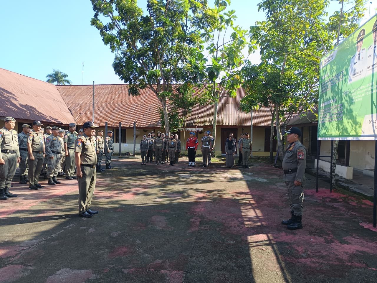 SATPOL PP KOTAMOBAGU GELAR APEL PAGI, KABID OPS TEKANKAN KEDISIPLINAN DAN TANGGUNG JAWAB PERSONEL