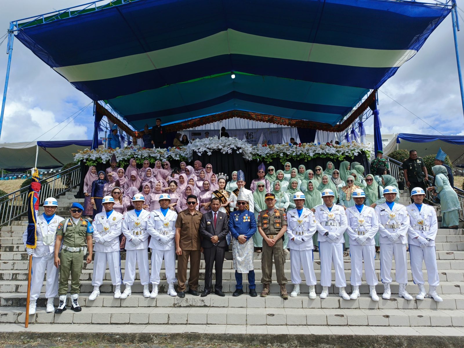PATAKA SATPOL PP KOTAMOBAGU LENGKAPI KEMERIAHAN UPACARA HUT KE-16 KAB. BOLAANG MONGONDOW TIMUR TAHUN 2024