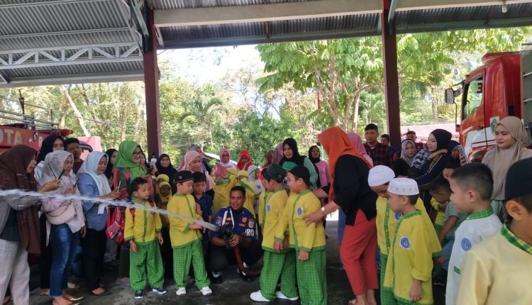 Satpol-PP dan Damkar Kotamobagu Edukasi Cara Penanganan Kebakaran kepada Anak TK Istiqlal Motoboi kecil