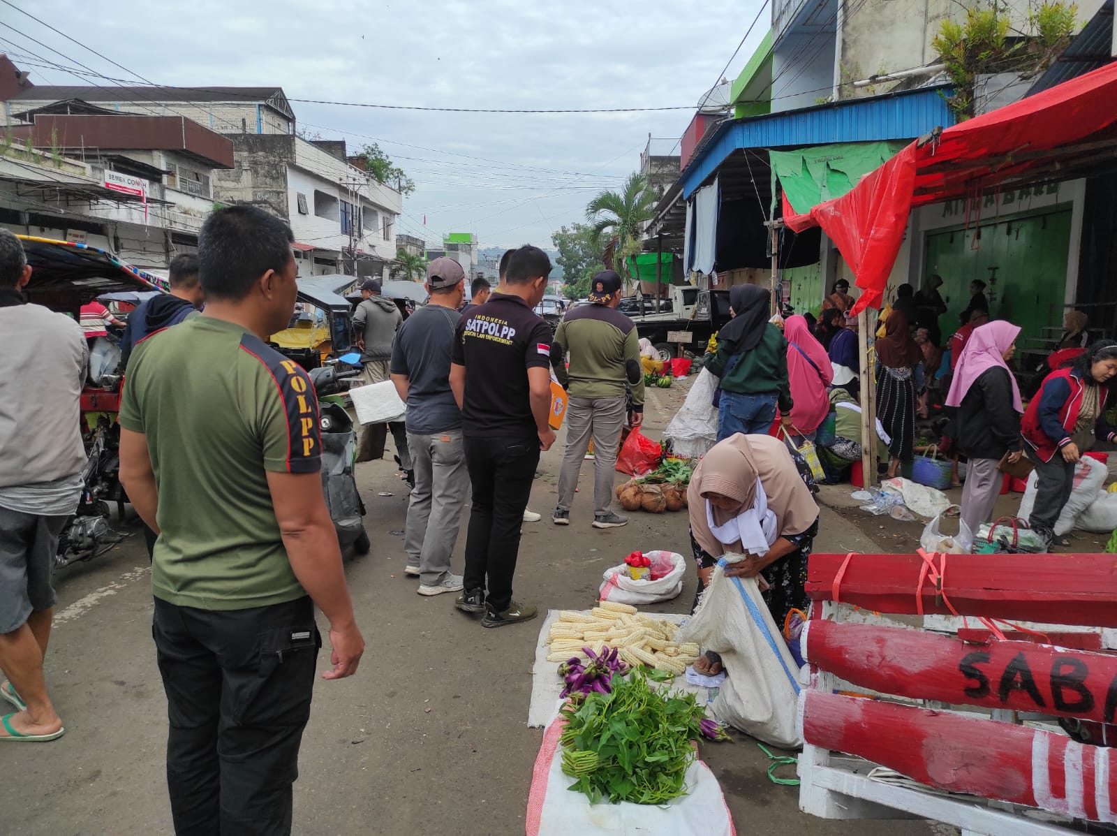 SATPOL-PP  KOTA KOTAMOBAGU PATROLI PENGAWASAN AREA PASAR 23 MARET