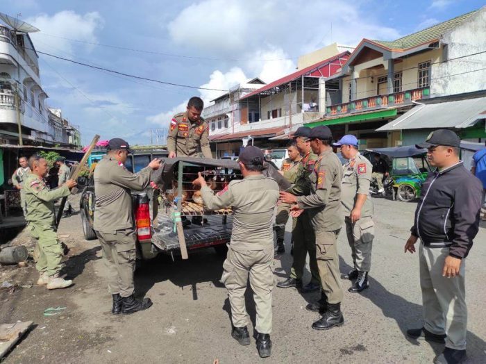 Gunakan Bahu Jalan, SatPol PP Kotamobagu Tertibkan Eks Pedagang Pasar Serasi-23 Maret