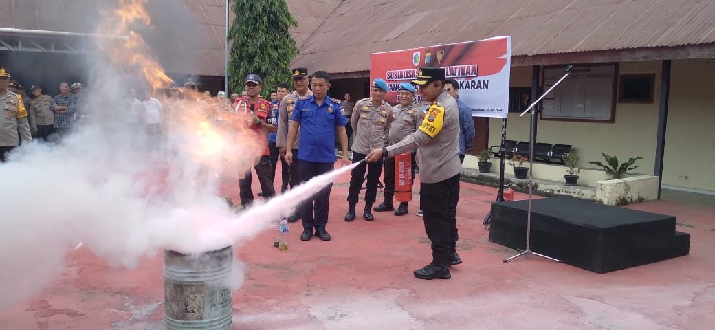 DAMKAR KOTAMOBAGU BERSAMA POLRES KOTAMOBAGU GELAR SOSIALISASI ANTISIPASI KEBAKARAN