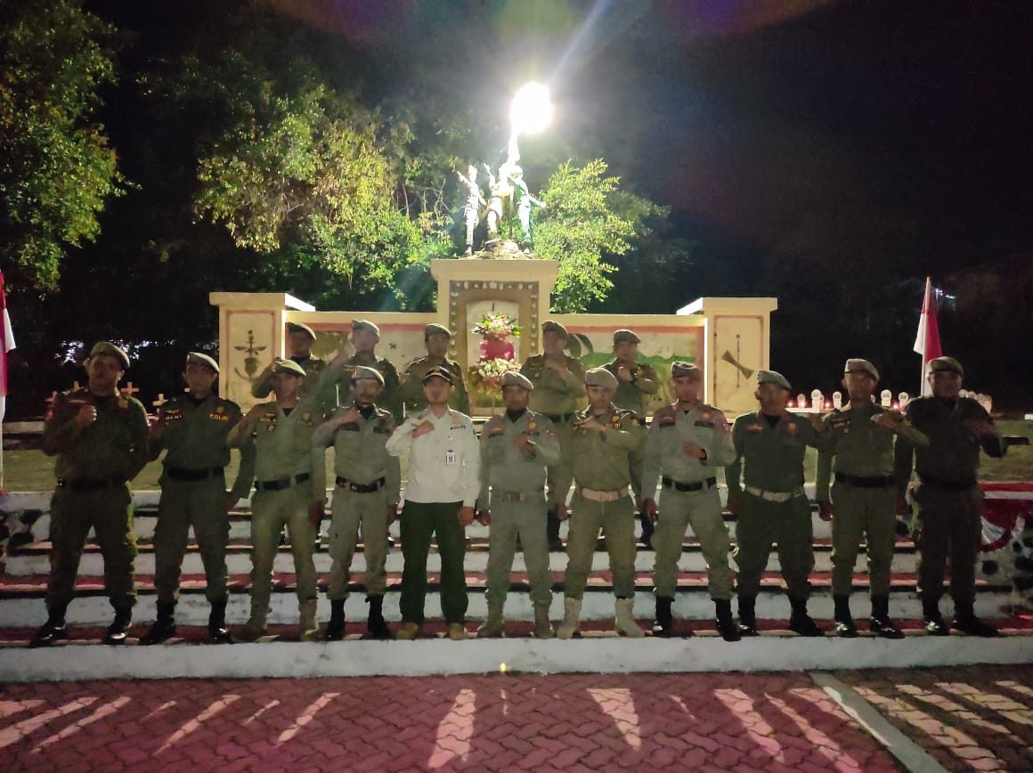 Apel Kehormatan dan Renungan Suci di TMP (Taman Makam Pahlawan).