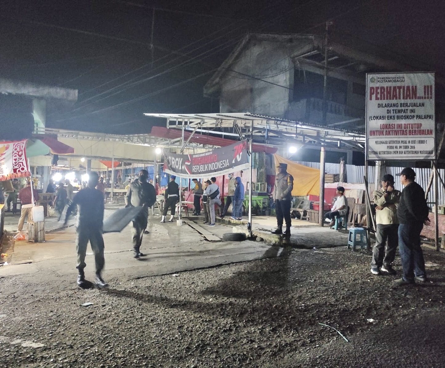 Penertiban di Eks Bioskop Palapa, Pasar Serasi Kotamobagu.